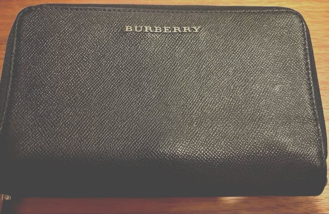 BURBERRY 黒 二つ折り財布
