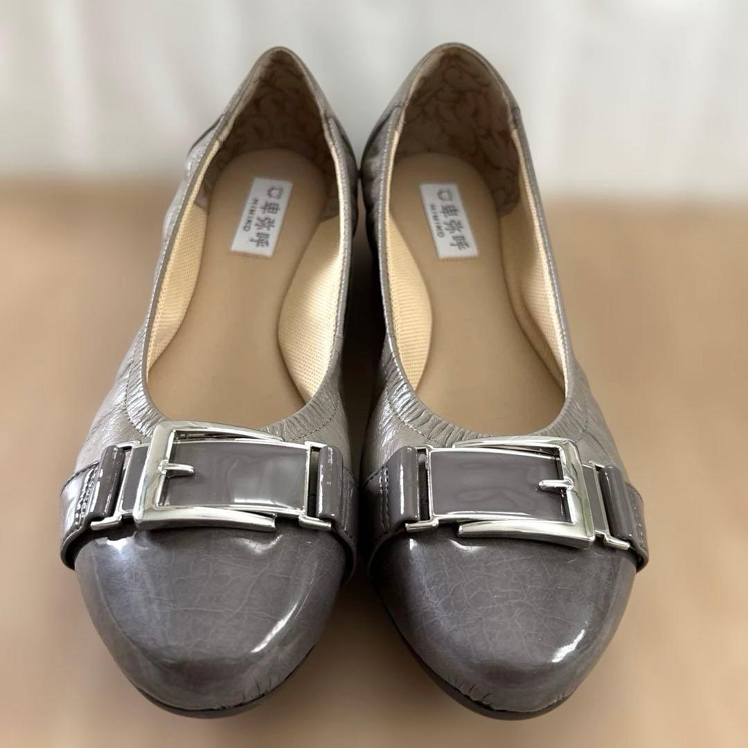 【卑弥呼 HIMIKO】スクエアバックルスニーカーパンプス グレー 24cm