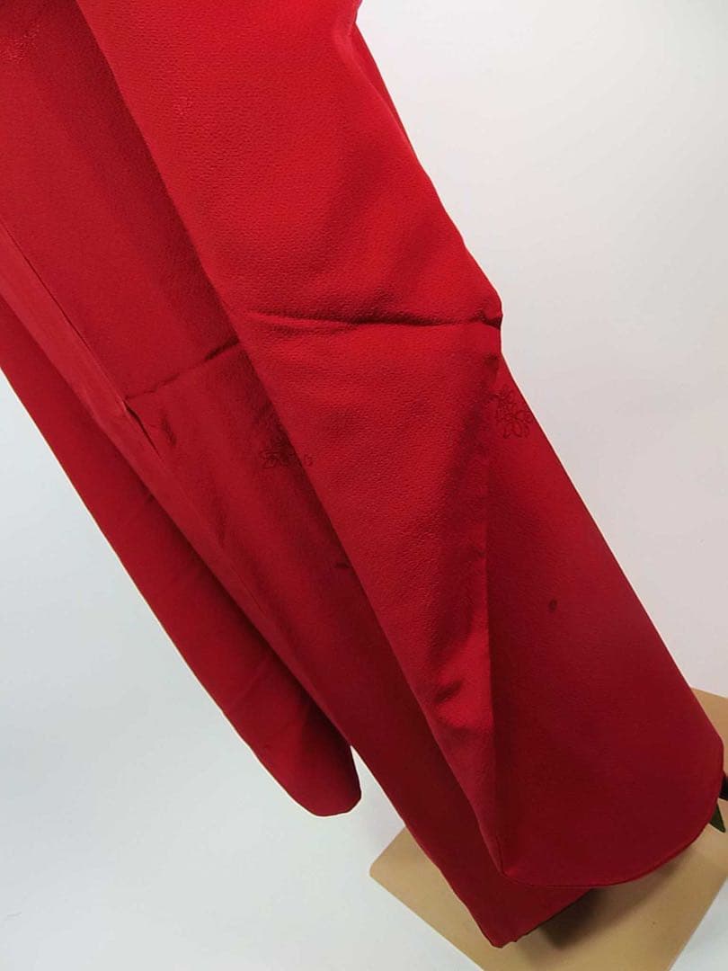 【山本寛斎デザイン】紅赤色＊色無地振袖＊上品地紋×華やぎモダン／個性派の一枚