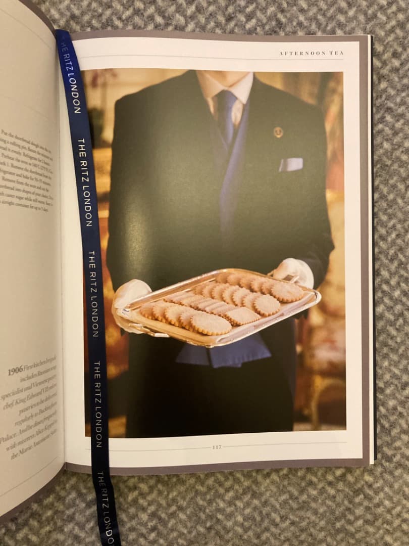 極美品 希少 Ritz London Cookbook