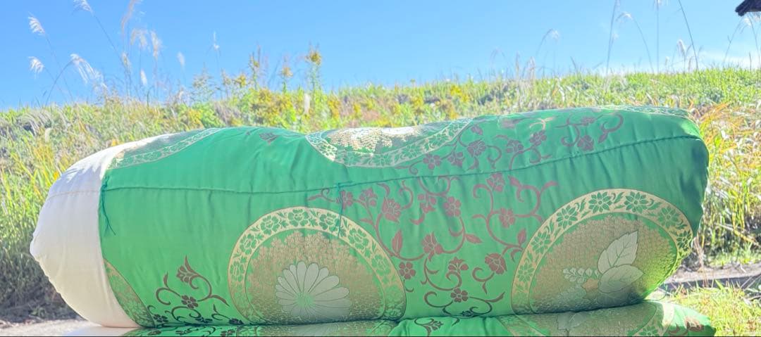 2215様感謝‼️菊と桐‼️ふかふか‼️FUTON蔵出し金蘭緞子掛けふとん未使用1枚