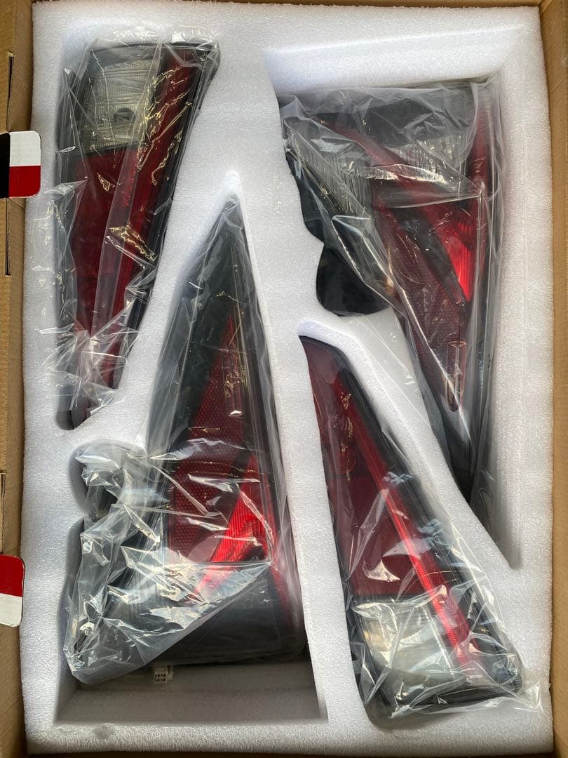 ZVW50/51プリウス純正テールレンズ