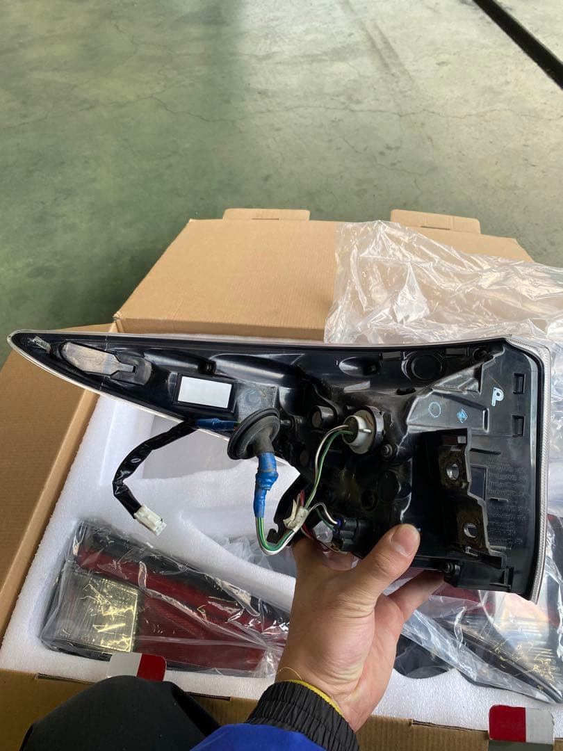 ZVW50/51プリウス純正テールレンズ