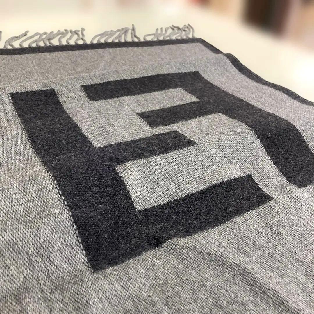 FENDI・メンズ・レディース兼用ストール・ リバーシブル(未使用)