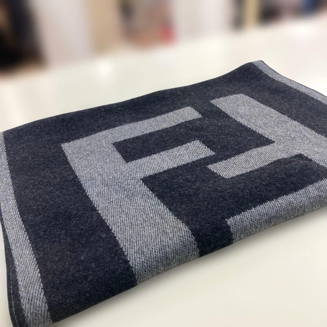 FENDI・メンズ・レディース兼用ストール・ リバーシブル(未使用)