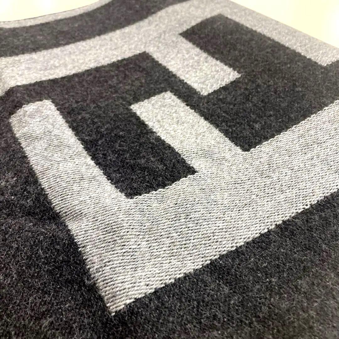 FENDI・メンズ・レディース兼用ストール・ リバーシブル(未使用)