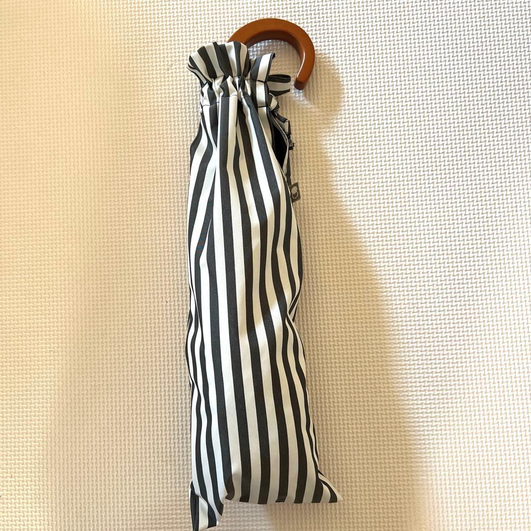 人気完売　サンバリア100 2段折フリル白黒ストライプ　日傘