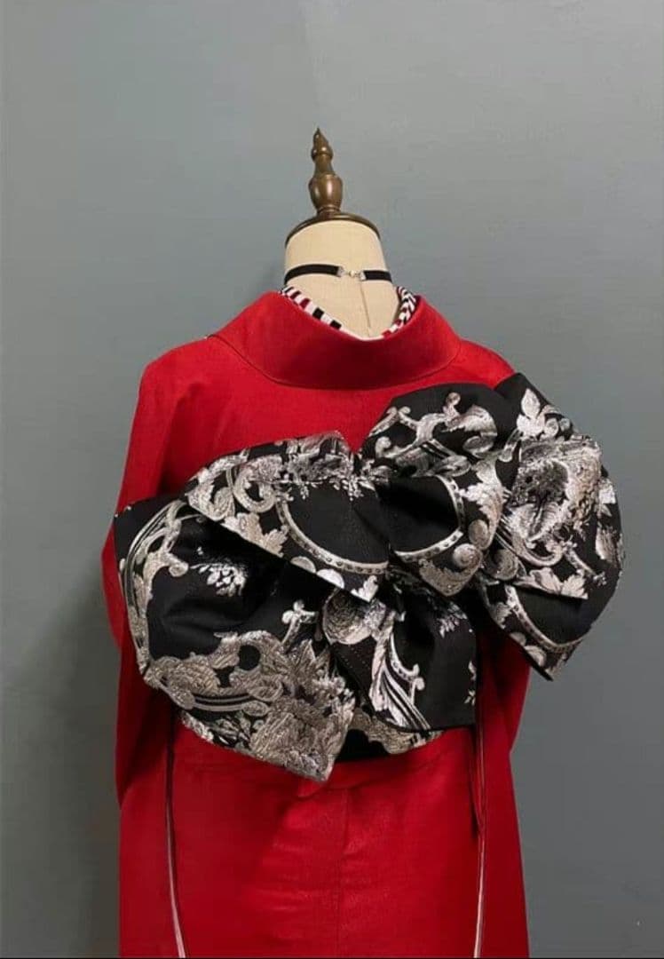 赤　色無地　振袖　キモノハーツ　キモノマチ　ふりふ　好きな方へ　モダン　レトロ