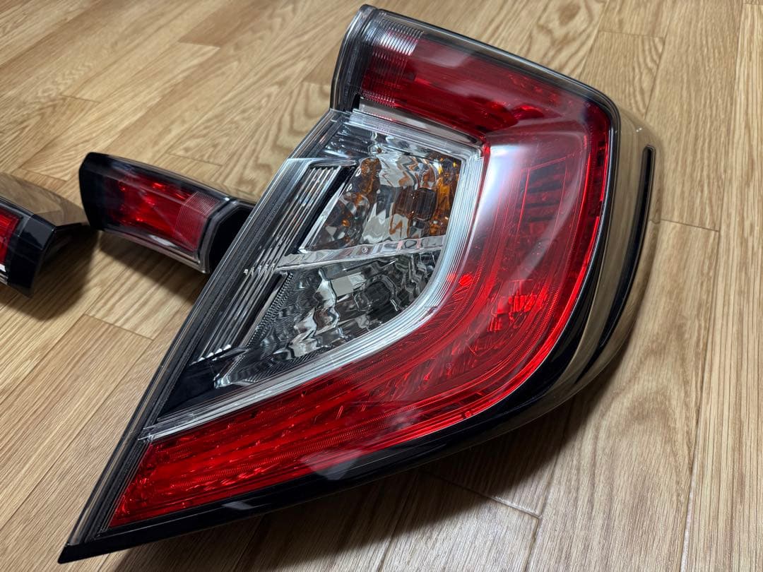 ホンダ シビック FK7 純正テールランプ 左右セット