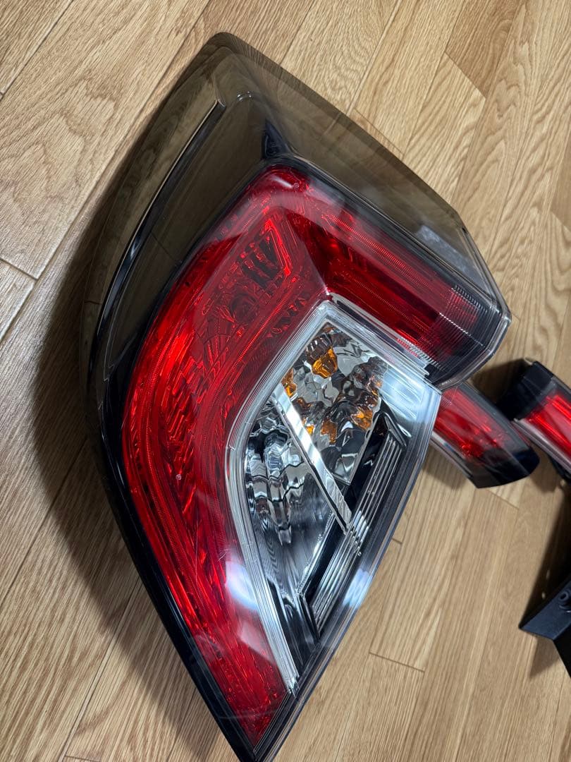 ホンダ シビック FK7 純正テールランプ 左右セット