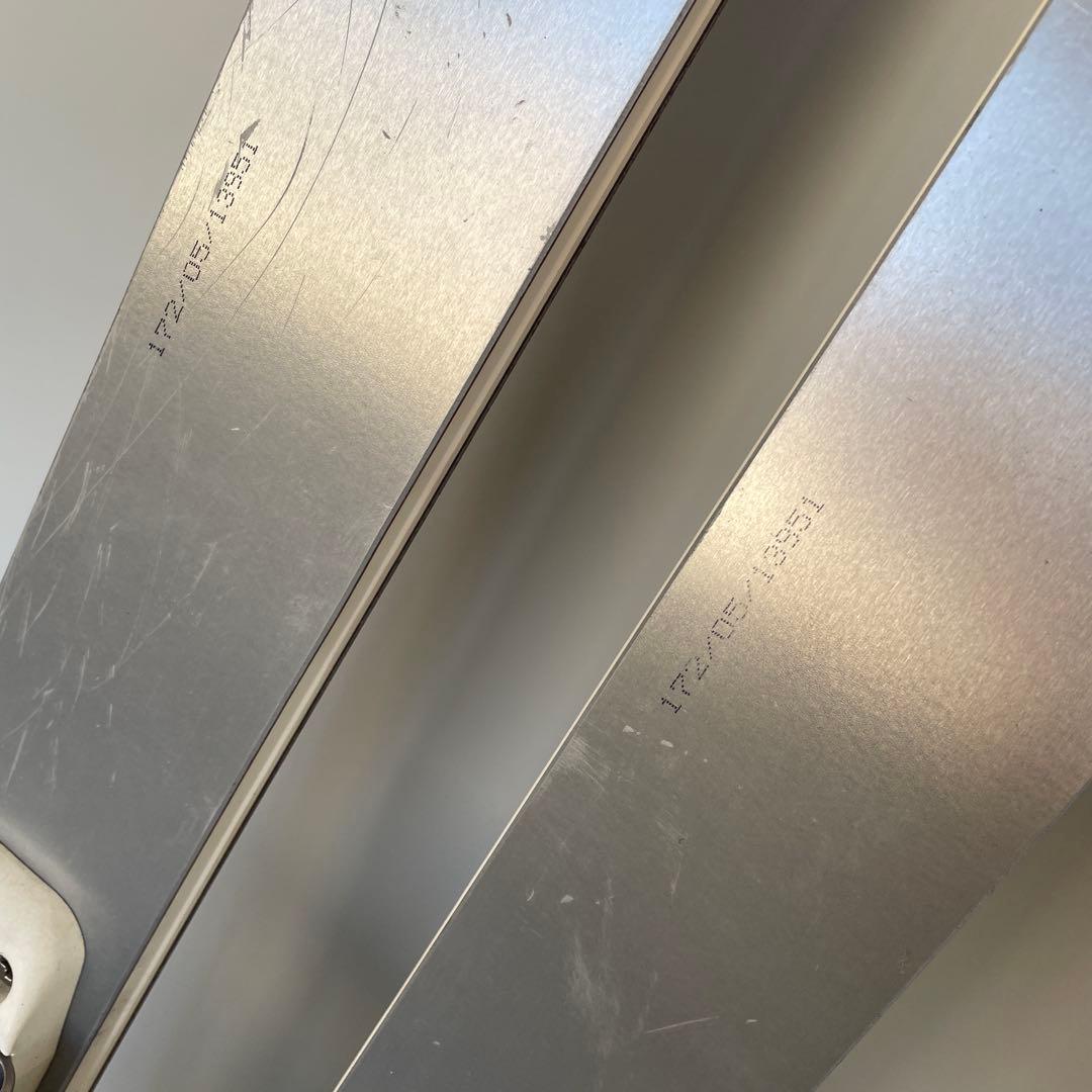 Stöckli スキー板 シルバー/オレンジ/紫 バインディング付き