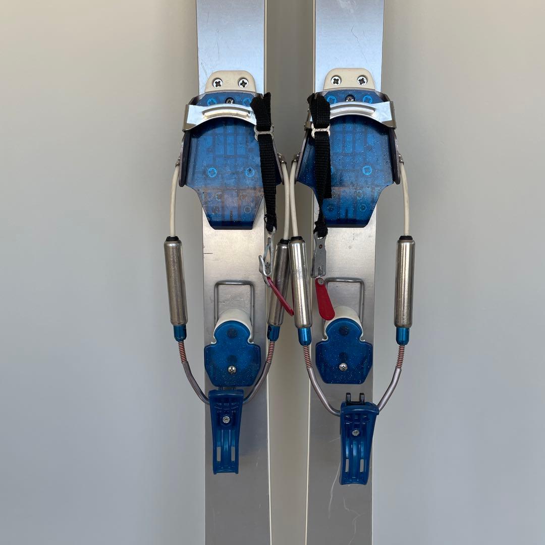 Stöckli スキー板 シルバー/オレンジ/紫 バインディング付き