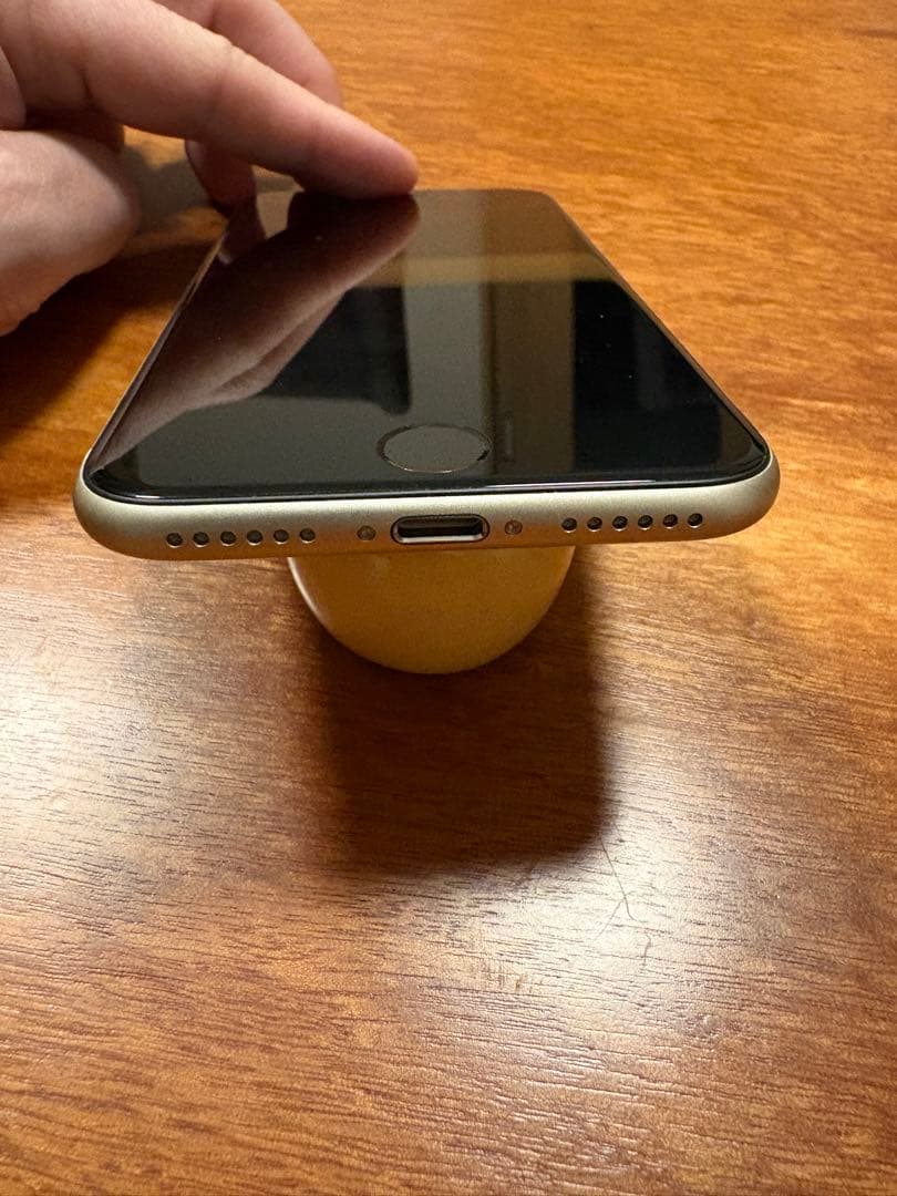 【極美品】iPhone SE 第3世代 64GB スターライト バッテリー99%