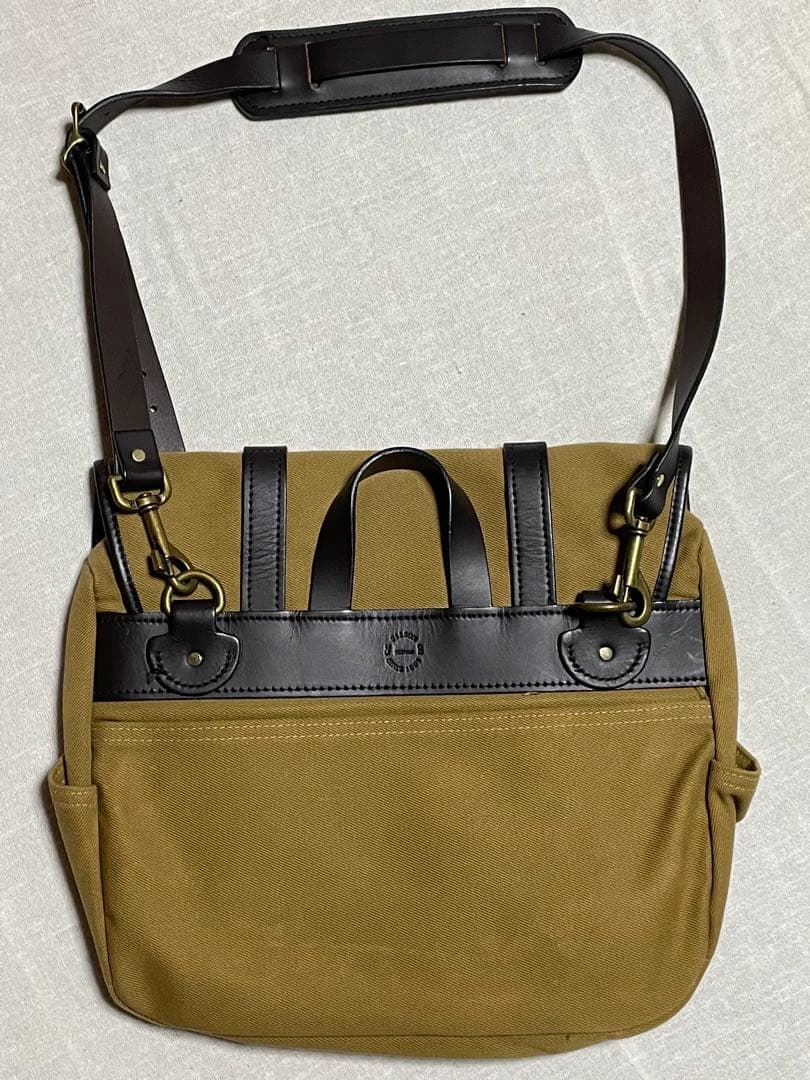 FILSON カーキ ダブルバックルバッグ 中型