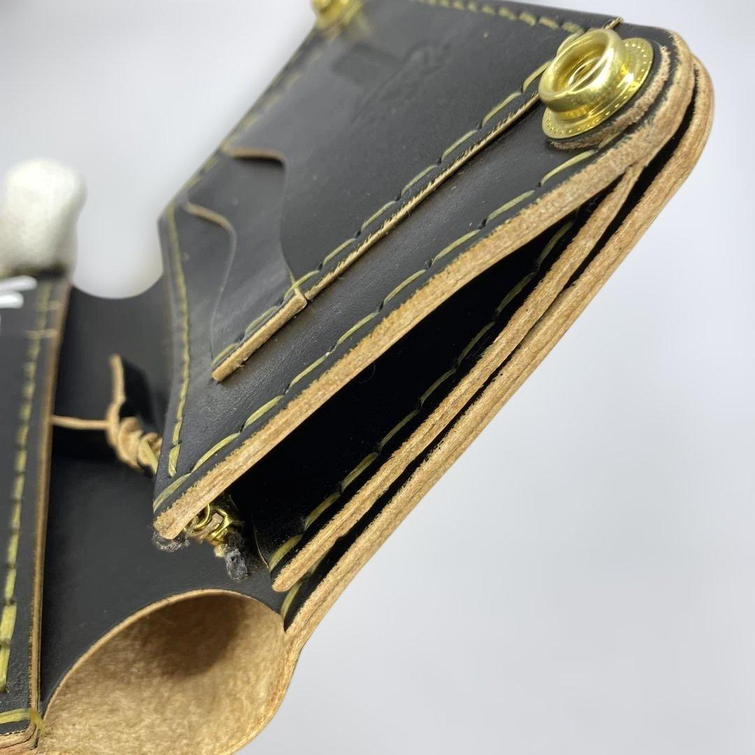 折らずお札収納 丘染めブラックの無骨トラッカーウォレット マチ 引手 小判かん