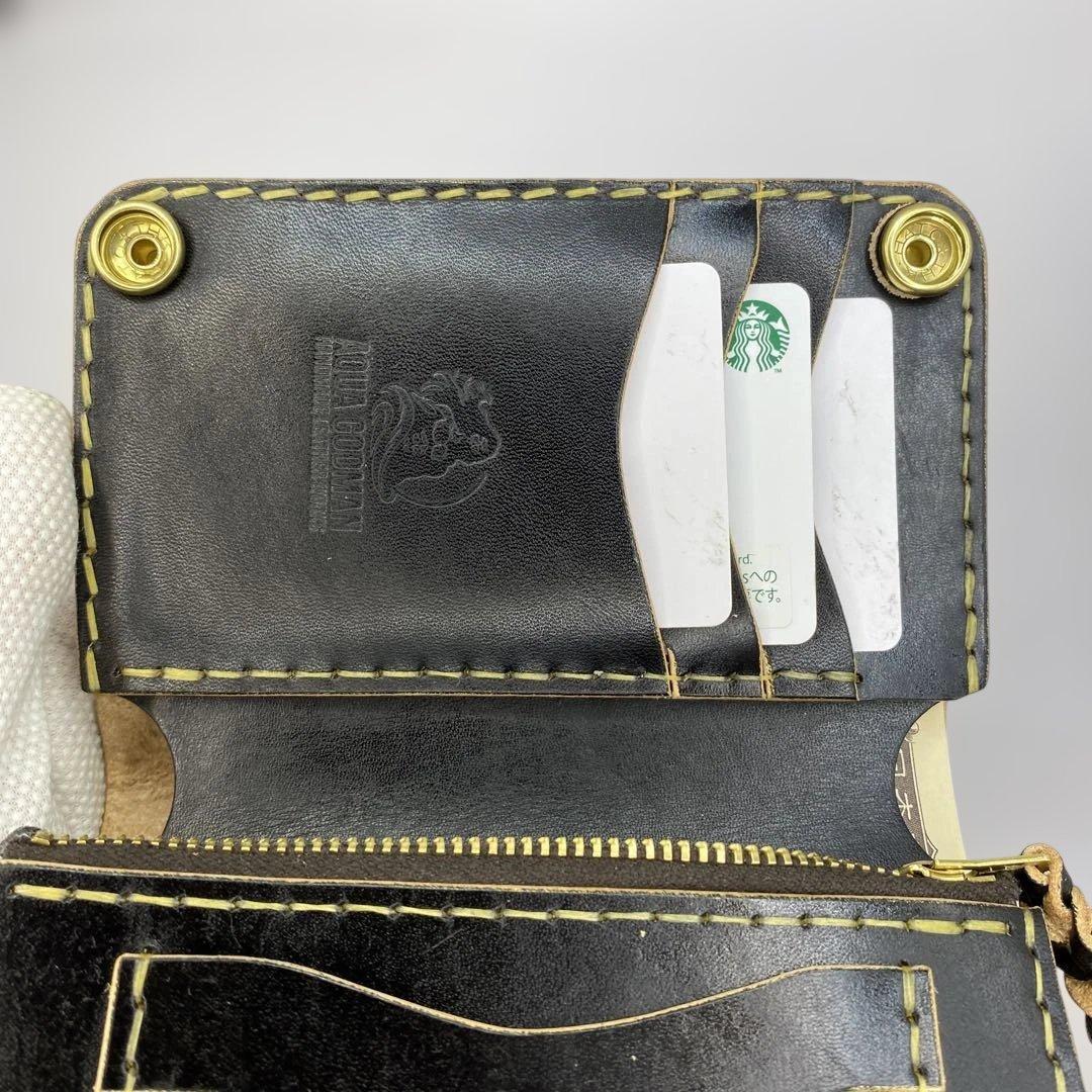 折らずお札収納 丘染めブラックの無骨トラッカーウォレット マチ 引手 小判かん