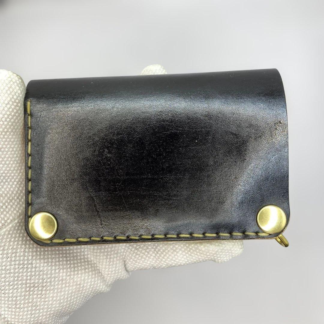 折らずお札収納 丘染めブラックの無骨トラッカーウォレット マチ 引手 小判かん