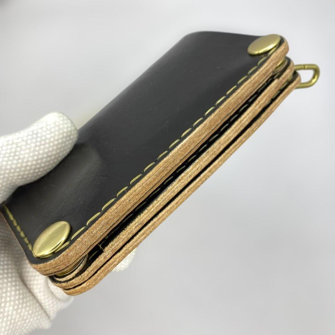 折らずお札収納 丘染めブラックの無骨トラッカーウォレット マチ 引手 小判かん