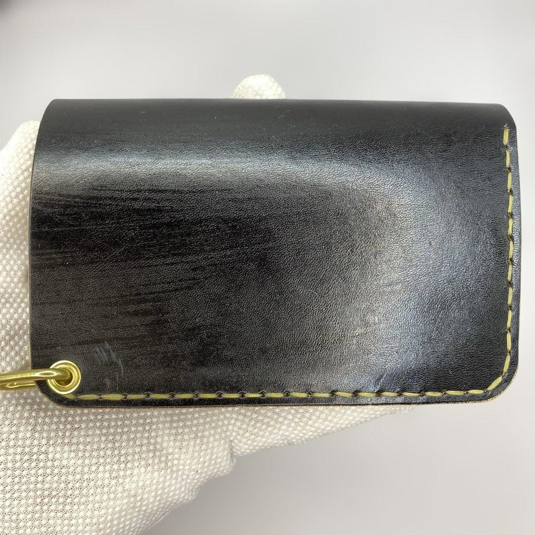 折らずお札収納 丘染めブラックの無骨トラッカーウォレット マチ 引手 小判かん