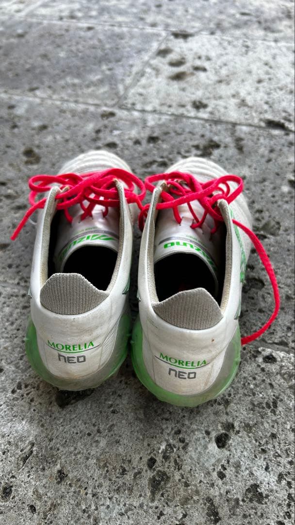 モレリアネオ4 22.5センチ　中古