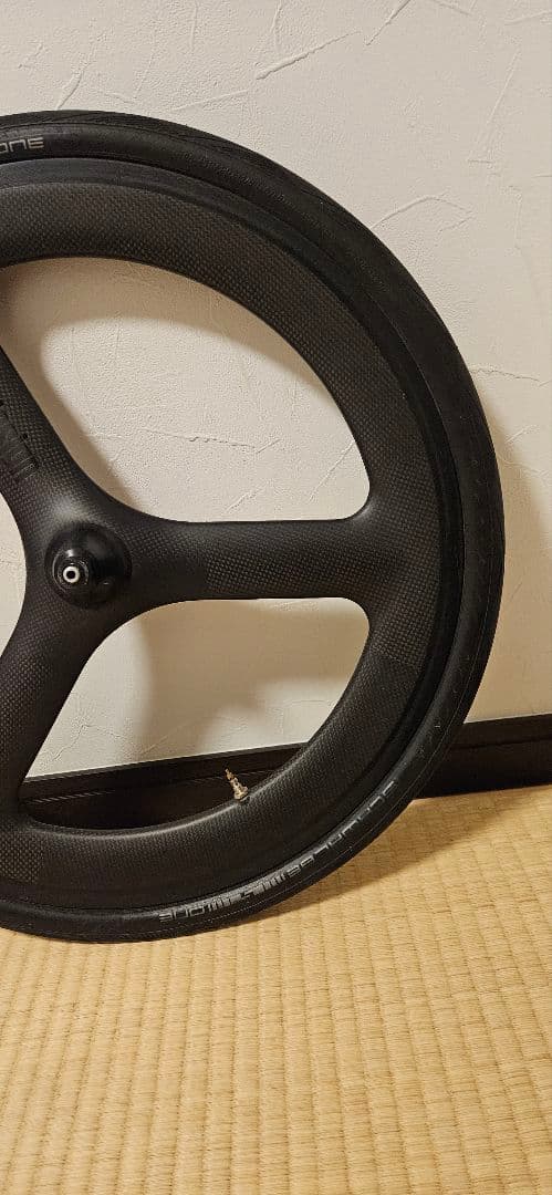 Kitt design 451 Carbon ホイールフロントリア