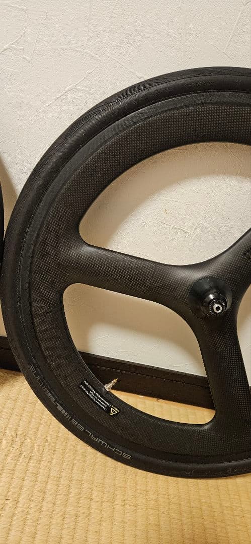 Kitt design 451 Carbon ホイールフロントリア