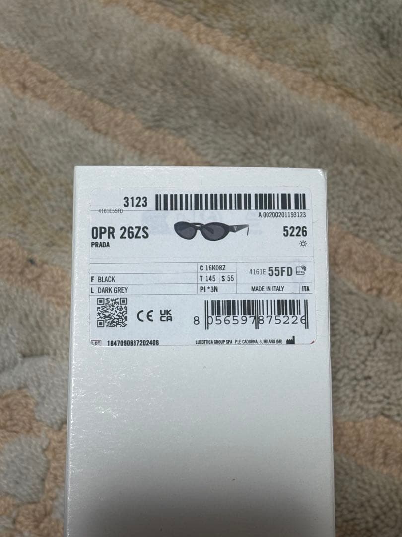 PRADA キャットアイ　シンボル　サングラス