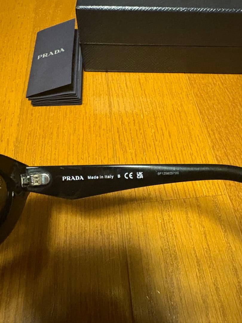 PRADA キャットアイ　シンボル　サングラス
