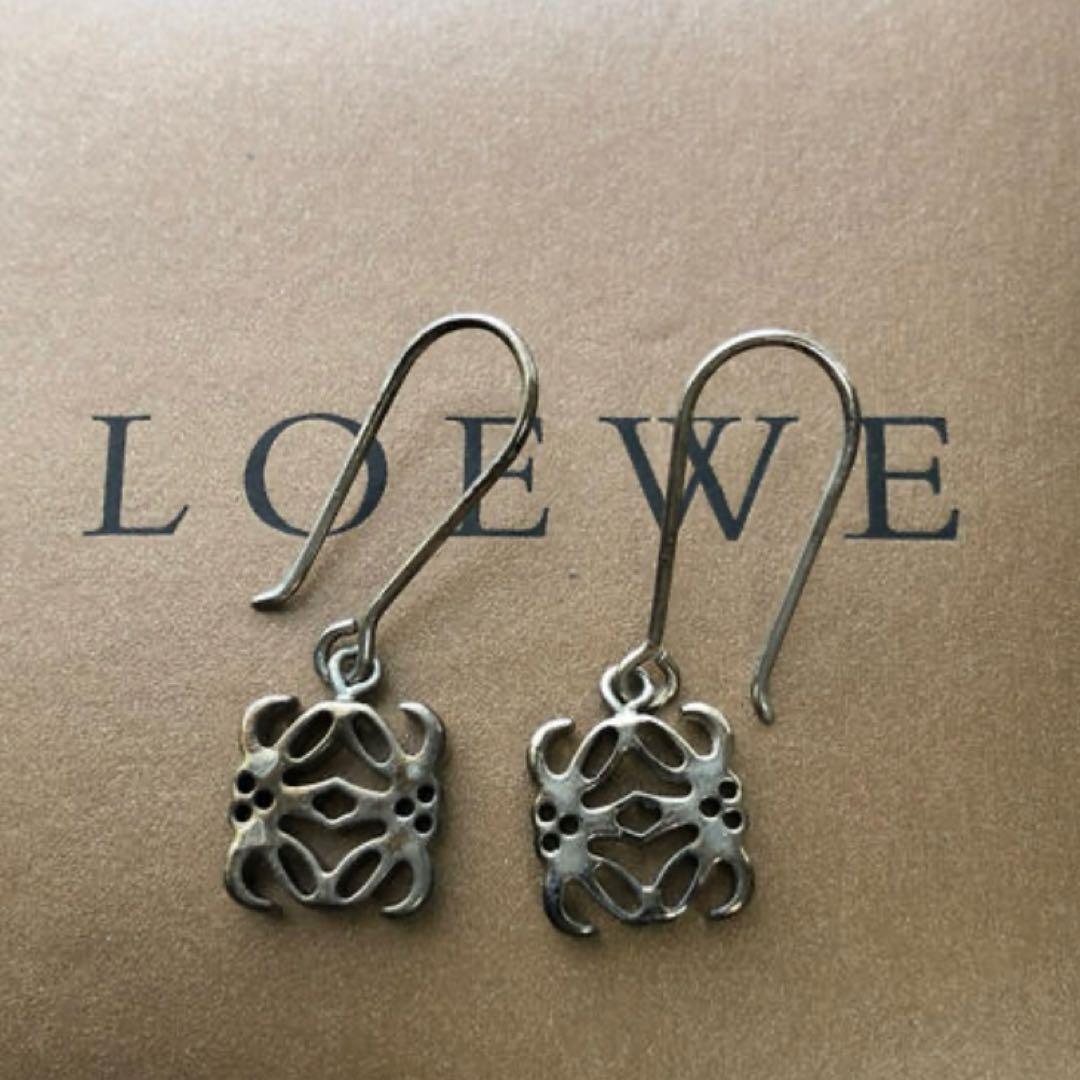 LOEWE アナグラム　両耳ピアス　ボックス付き