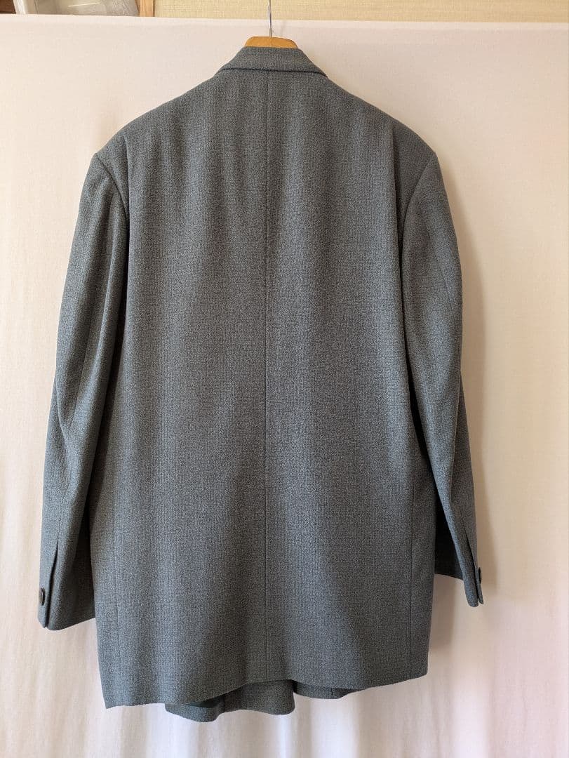 BBCOのライトグリーンのダブルジャケットとストレートパンツのセットアップスーツ