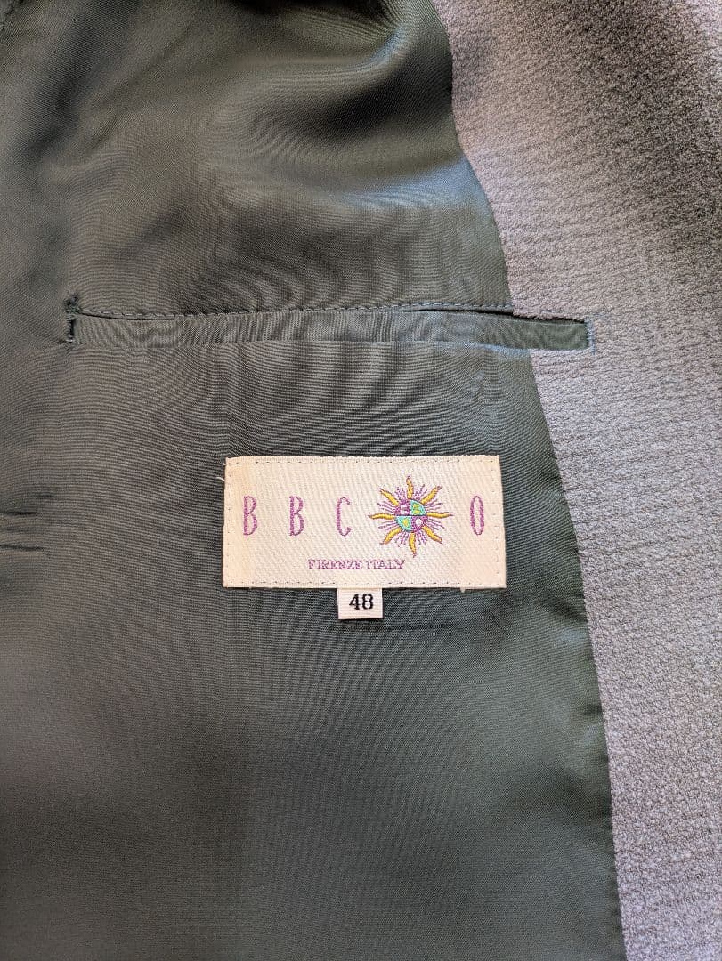 BBCOのライトグリーンのダブルジャケットとストレートパンツのセットアップスーツ