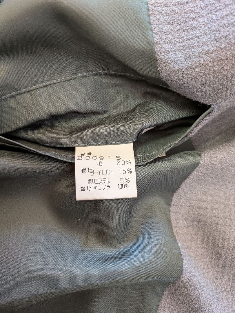 BBCOのライトグリーンのダブルジャケットとストレートパンツのセットアップスーツ