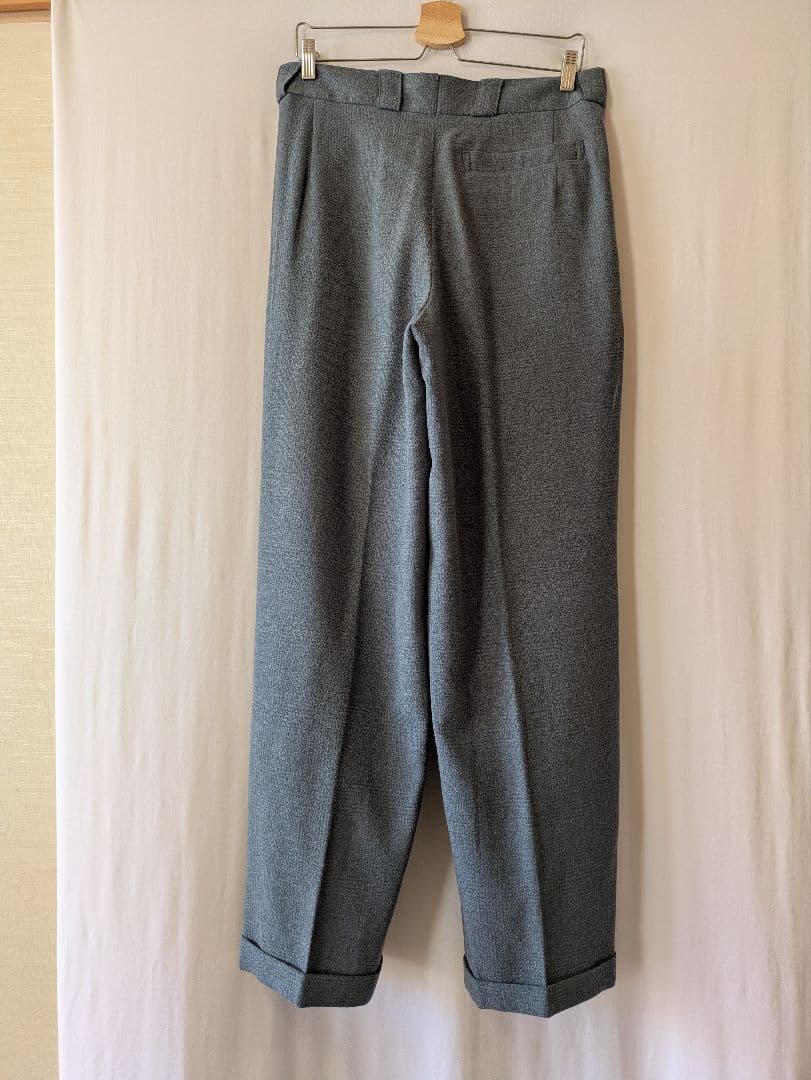 BBCOのライトグリーンのダブルジャケットとストレートパンツのセットアップスーツ