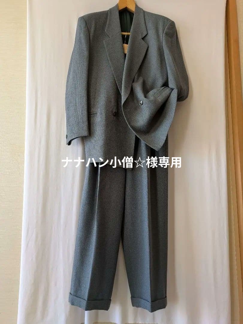 BBCOのライトグリーンのダブルジャケットとストレートパンツのセットアップスーツ