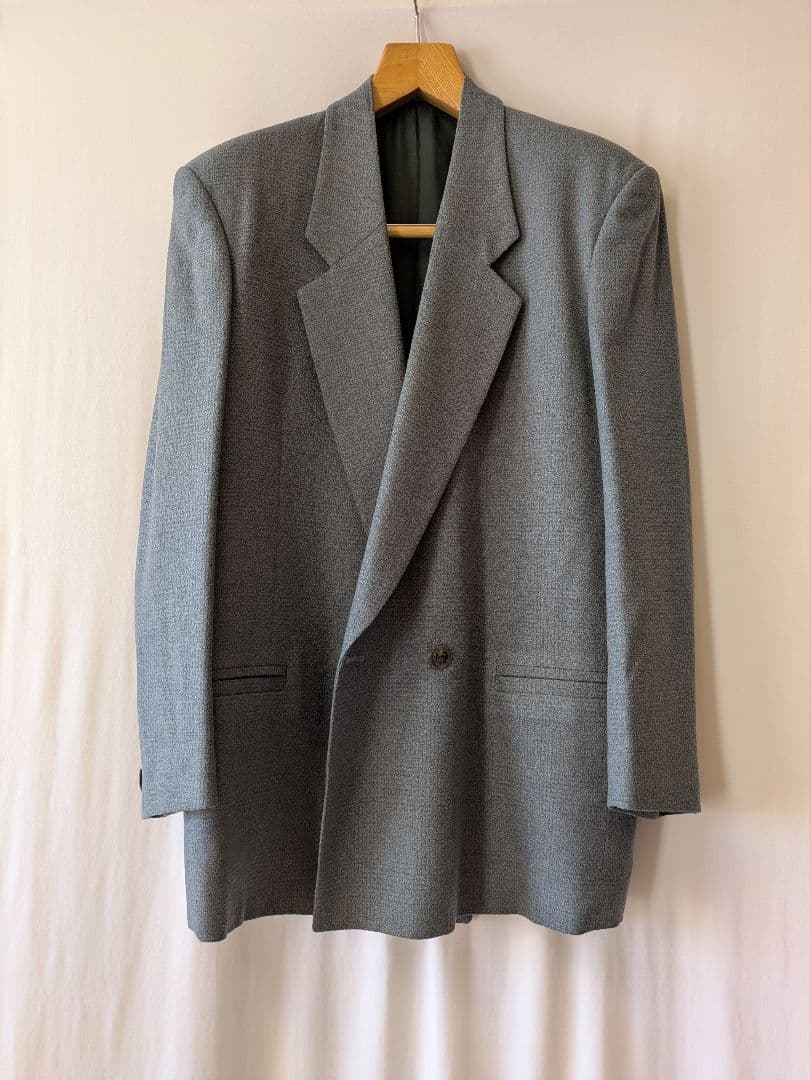 BBCOのライトグリーンのダブルジャケットとストレートパンツのセットアップスーツ