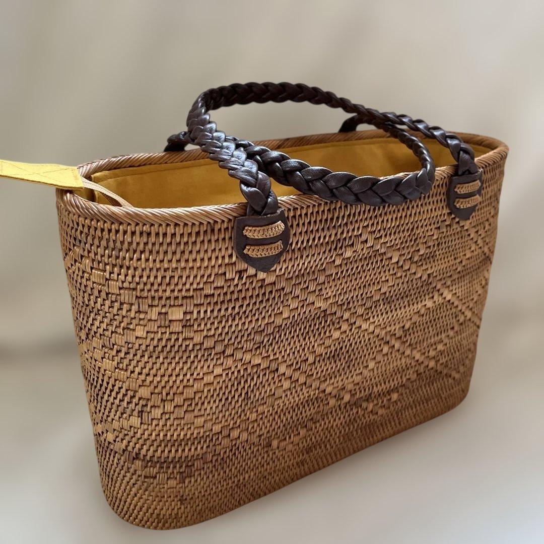 美品！アンドユウ　アタ製カゴバッグ　AndYu内布ファスナー付き