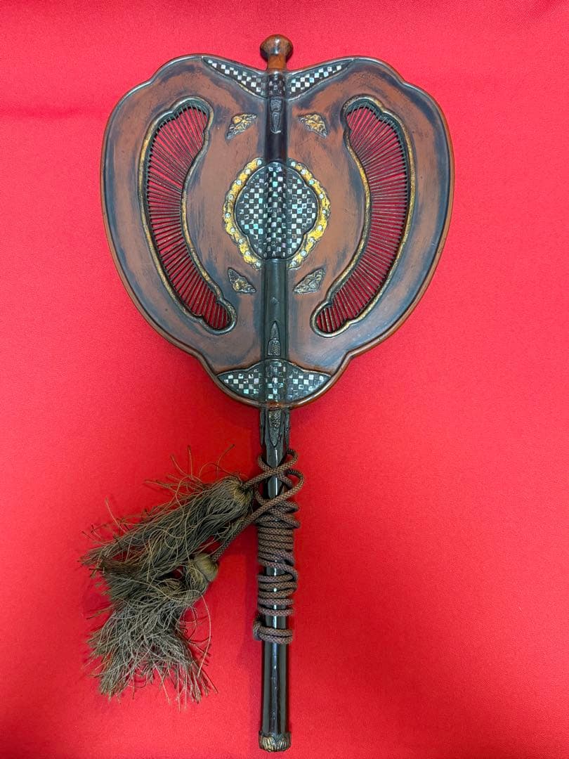 中国美術 螺鈿細工 竹組 朱黒漆螺鈿漆蒔絵軍配 大漆嵌螺鈿軍配団扇 古武具 唐物