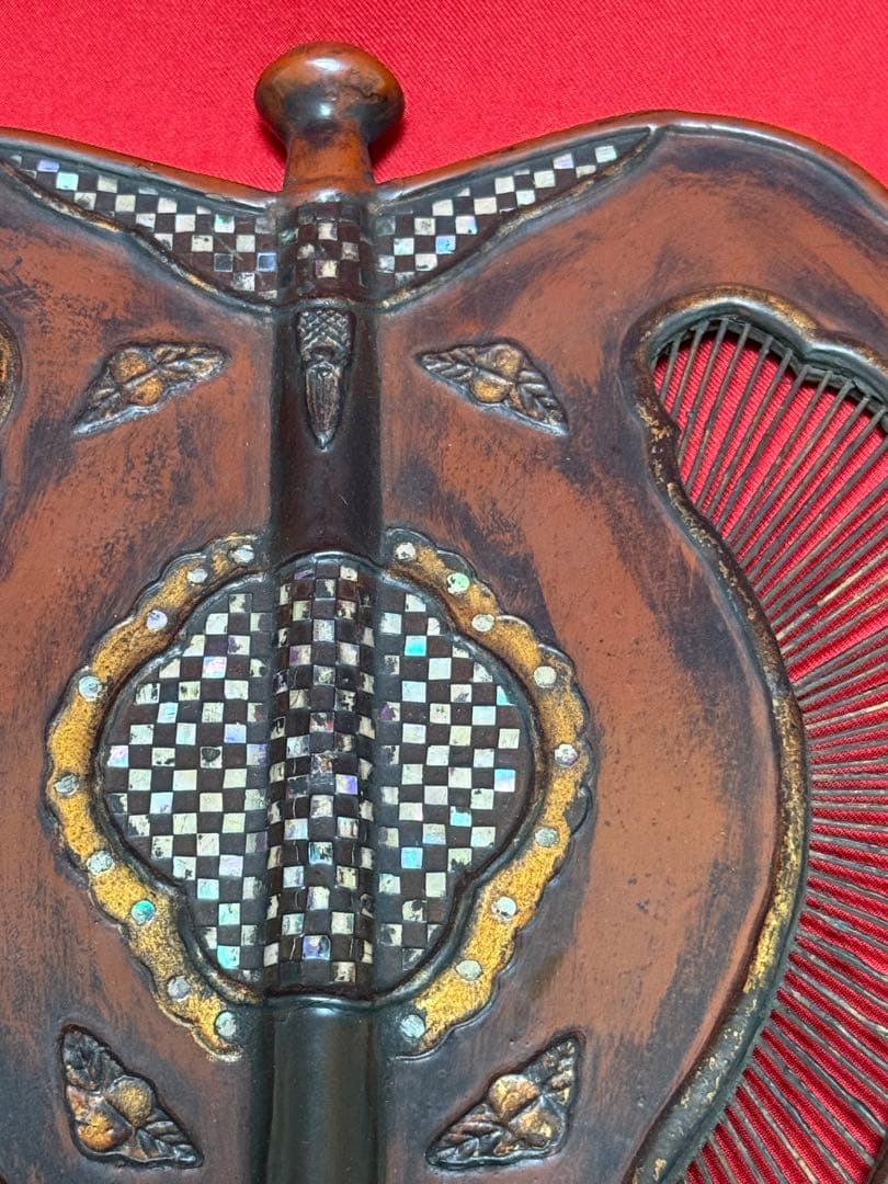 中国美術 螺鈿細工 竹組 朱黒漆螺鈿漆蒔絵軍配 大漆嵌螺鈿軍配団扇 古武具 唐物