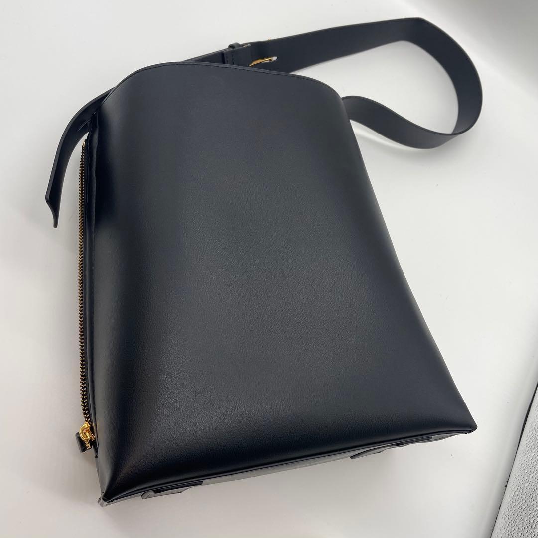 【美品】E'POR Y BAG midium ブラック ショルダーバッグ