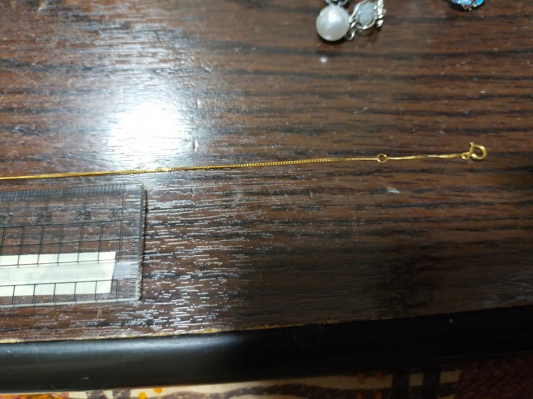 18金ネックレス ピンクの宝石付き