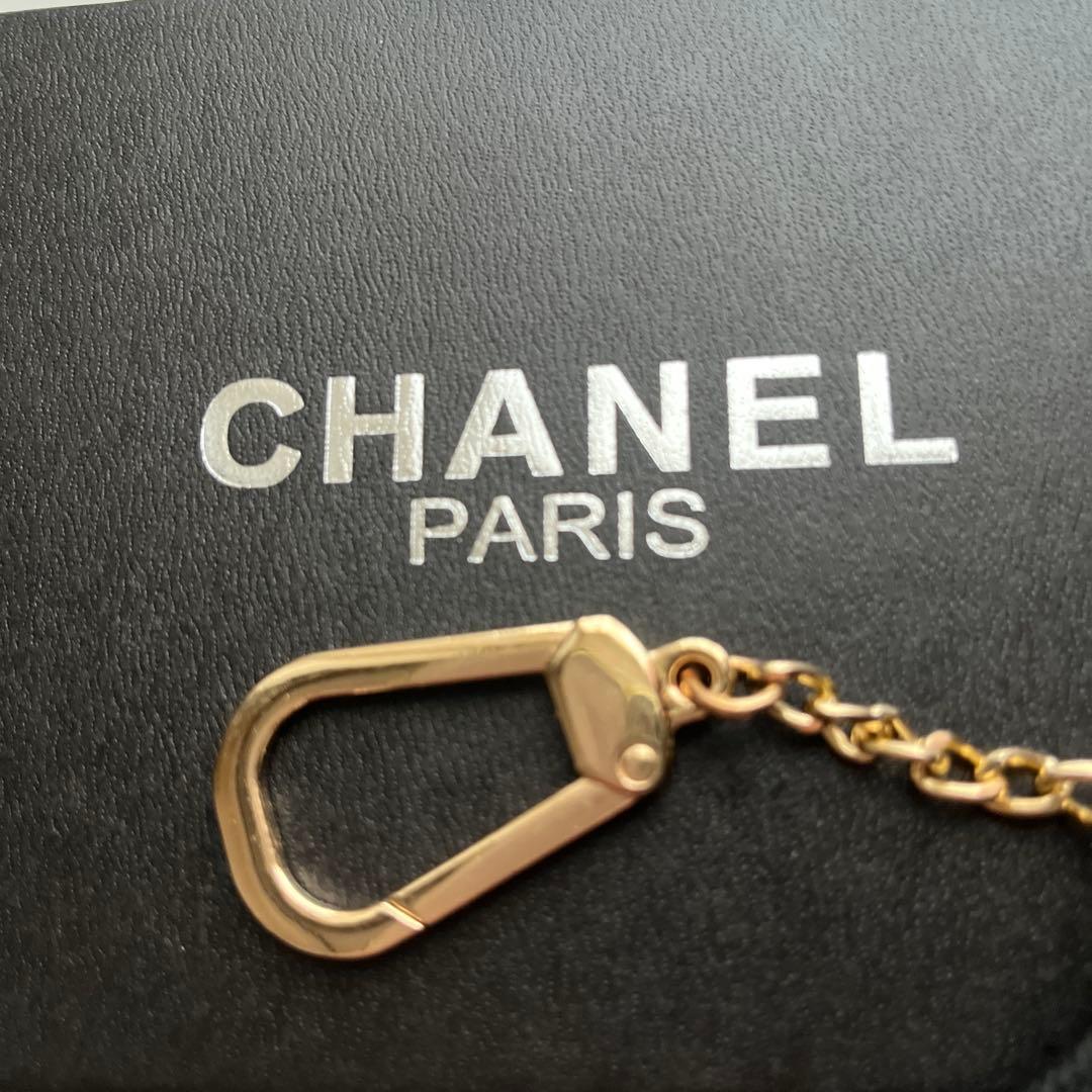 CHANELのケース　キーリングノベルティ