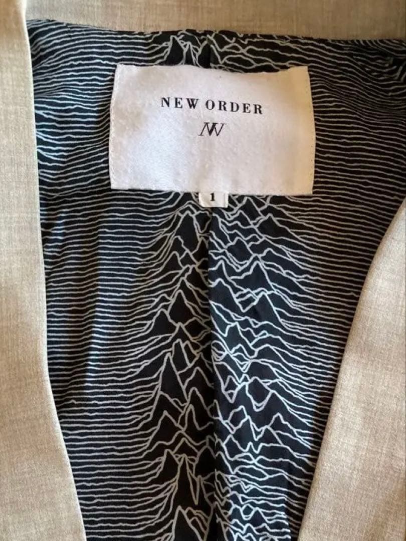 ベージュ ノーカラージャケットとパンツセット　new order