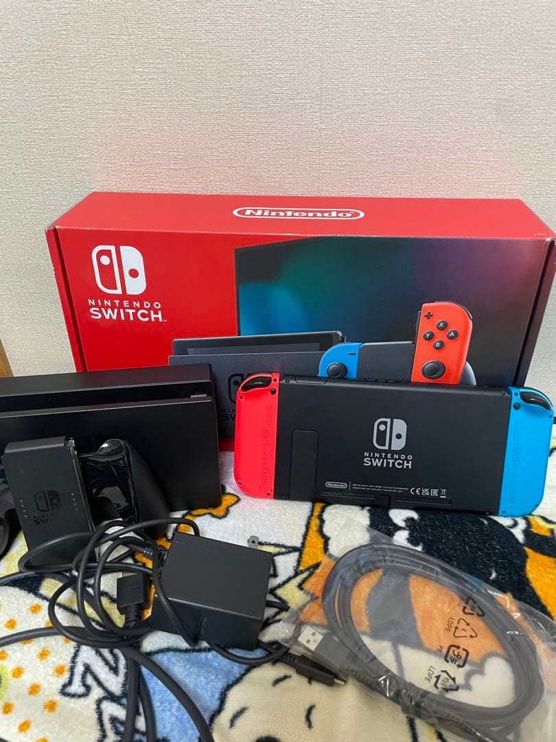 動作確認済み極美品　Nintendo Switch 本体 赤と青 Joy-Con