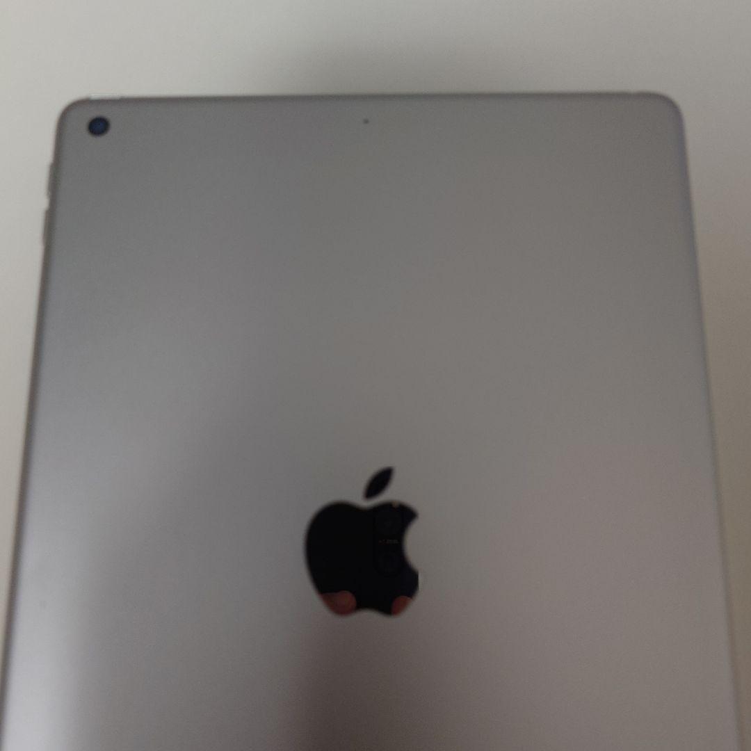 Apple iPad (第８世代) Wi-Fi 128GB シルバー