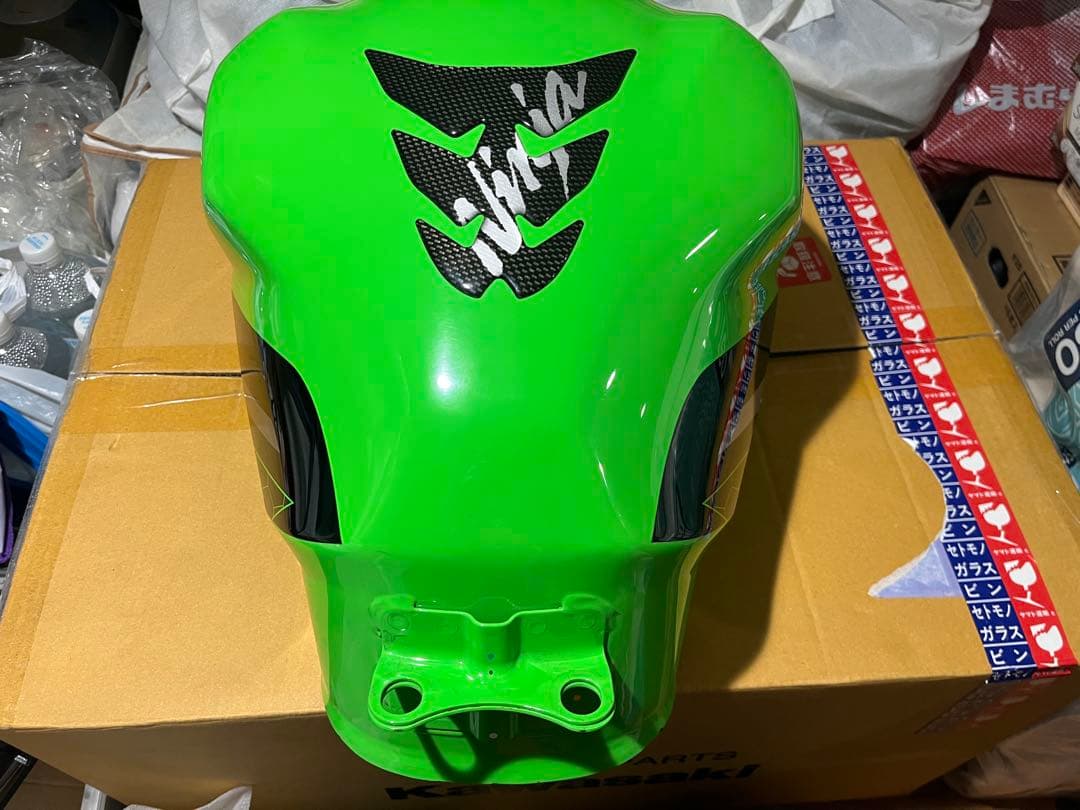 Kawasaki ZX25R 中古タンク