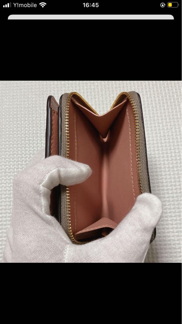 未使用　TORY BURCHトリーバーチ　レザー二つ折り財布　グレージュ