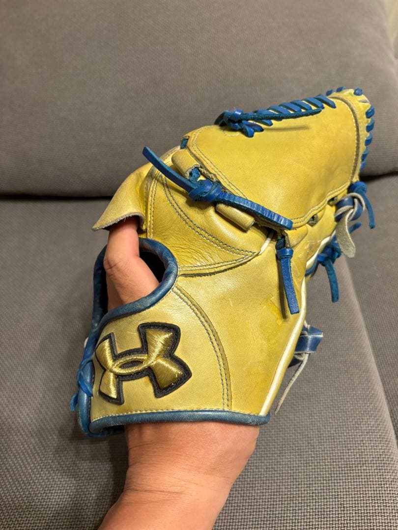 ぽ*松様 アンダーアーマー　軟式グローブ投手用　イエロー/ブルー