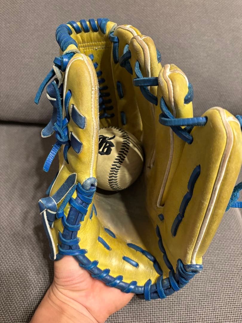 ぽ*松様 アンダーアーマー　軟式グローブ投手用　イエロー/ブルー