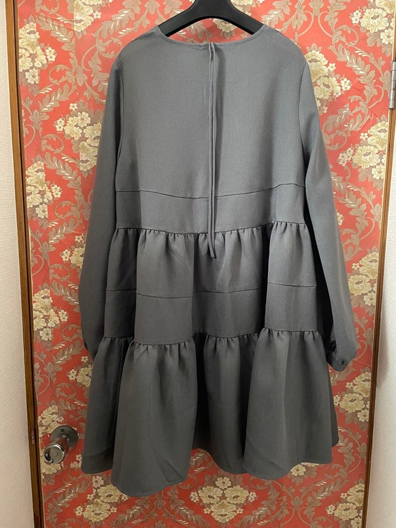 ひ*ー様 yori ランダムティアードショートドレス　グレー 長袖ワンピース