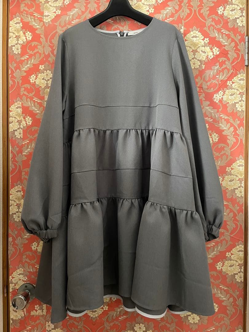ひ*ー様 yori ランダムティアードショートドレス　グレー 長袖ワンピース
